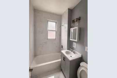138 Vermont Ave #2L, Newark, NJ 07106 - Photo 4