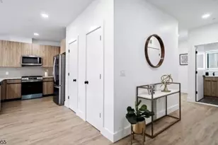 310 W Jersey St, Elizabeth, NJ 07202 - Photo 8