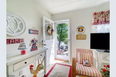 146 Monroe Trl, Hopatcong, NJ 07843 - Photo 4