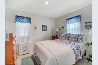 146 Monroe Trl, Hopatcong, NJ 07843 - Photo 10