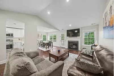 3 Juniper Ct #125, Clifton, NJ 07014 - Photo 2