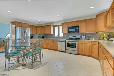 214 Van Buren St, Lyndhurst Township, NJ 07071 - Photo 10