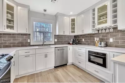 46 Cortland St, Roseland, NJ 07068 - Photo 6
