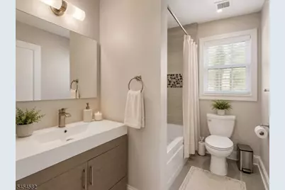 46 Cortland St, Roseland, NJ 07068 - Photo 16