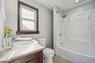 1252 Magnolia Pl, Union Township, NJ 07083 - Photo 8