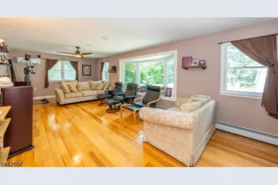 335 Elmira Trl, Hopatcong, NJ 07843 - Photo 4