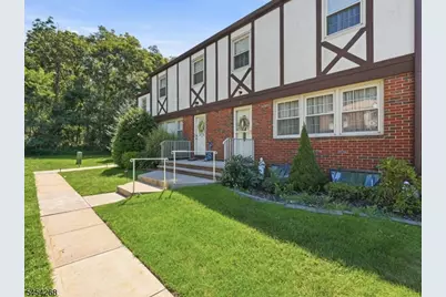 28 Tudor Pl, Mount Olive, NJ 07828 - Photo 2