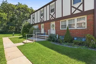 28 Tudor Pl, Mount Olive, NJ 07828 - Photo 2