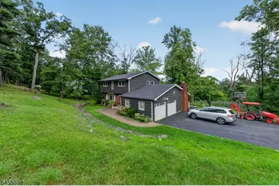 57 Longview Dr, Green Brook Township, NJ 08812 - Photo 2