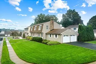 12 Holly Park Dr, South Plainfield, NJ 07080 - Photo 2