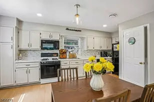 89 Knolls Rd, Bloomingdale, NJ 07403 - Photo 12