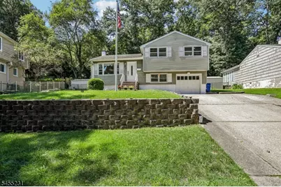 89 Knolls Rd, Bloomingdale, NJ 07403 - Photo 1