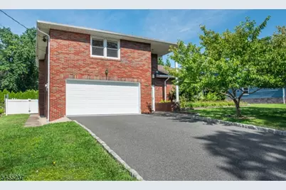 44 Daniels Dr, Clifton, NJ 07013 - Photo 2
