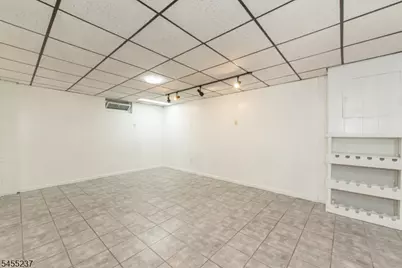 44 Daniels Dr, Clifton, NJ 07013 - Photo 24