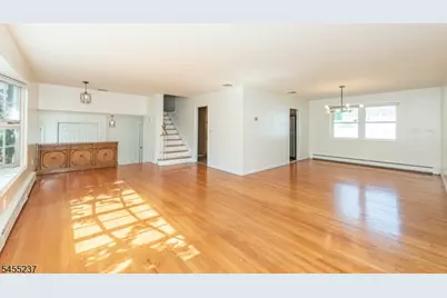 44 Daniels Dr, Clifton, NJ 07013 - Photo 4
