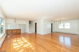 44 Daniels Dr, Clifton, NJ 07013 - Photo 4
