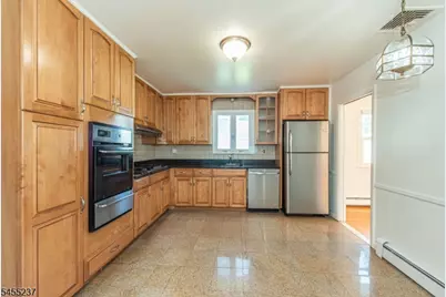 44 Daniels Dr, Clifton, NJ 07013 - Photo 8