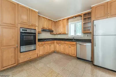 44 Daniels Dr, Clifton, NJ 07013 - Photo 10