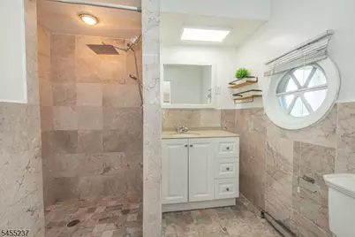 44 Daniels Dr, Clifton, NJ 07013 - Photo 12