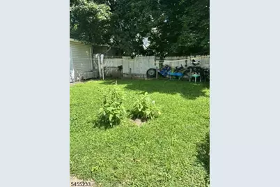 92 Burlington Ave, Paterson, NJ 07502 - Photo 18