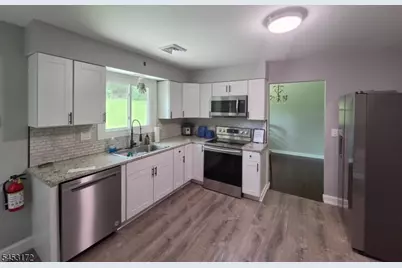 39 Old Croton Rd, Raritan Township, NJ 08822 - Photo 4