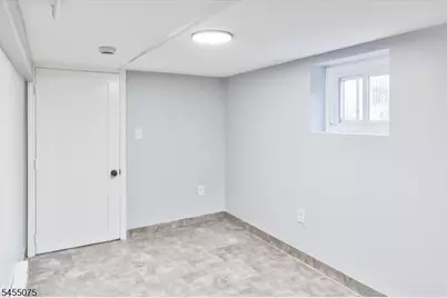 20 Edwin Pl, Newark, NJ 07112 - Photo 38
