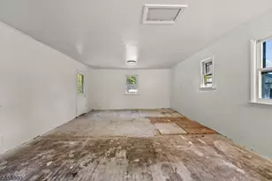 107 Oak Grove Rd, Raritan Township, NJ 08822 - Photo 18