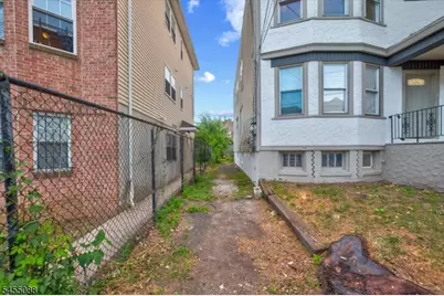 22 Edwin Pl, Newark, NJ 07112 - Photo 4