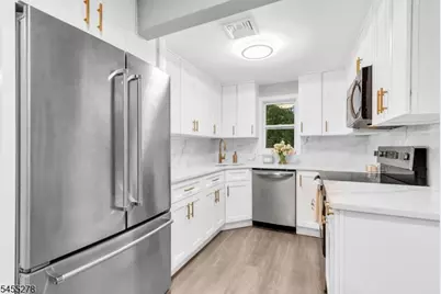 19 Sutton Rd, Hopatcong, NJ 07843 - Photo 8