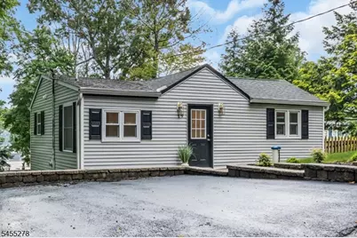 19 Sutton Rd, Hopatcong, NJ 07843 - Photo 2