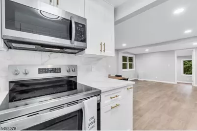 19 Sutton Rd, Hopatcong, NJ 07843 - Photo 10