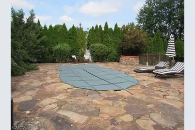 5 Pilgrim Ct, Cedar Grove, NJ 07009 - Photo 4