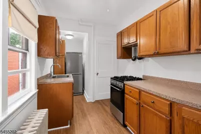 7 Laurel Pl, East Rutherford, NJ 07073 - Photo 4