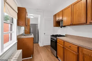 7 Laurel Pl, East Rutherford, NJ 07073 - Photo 4
