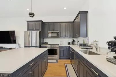 62 Parkside Ln, Teaneck Township, NJ 07666 - Photo 6