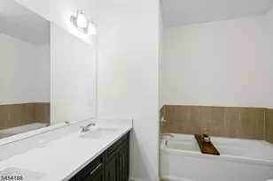 62 Parkside Ln, Teaneck Township, NJ 07666 - Photo 20