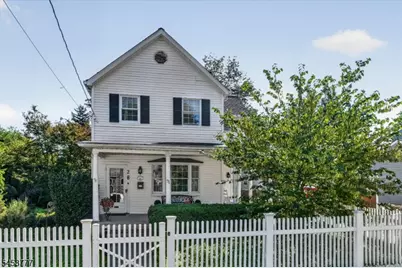 28 Leary Ave, Bloomingdale, NJ 07403 - Photo 2