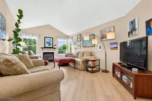 416 Homestead Ct, Lopatcong Township, NJ 08886 - Photo 4
