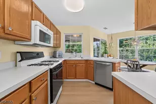 416 Homestead Ct, Lopatcong Township, NJ 08886 - Photo 6