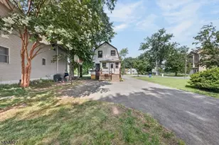 1871 W 4th St, Piscataway Township, NJ 08854 - Photo 22