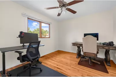 35 Chelsea Cir, Raritan Township, NJ 08822 - Photo 18