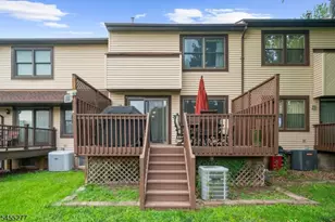 35 Chelsea Cir, Raritan Township, NJ 08822 - Photo 24