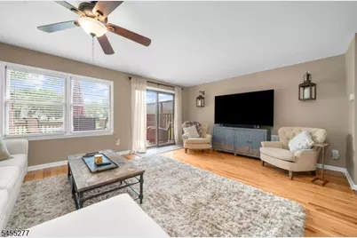 35 Chelsea Cir, Raritan Township, NJ 08822 - Photo 6