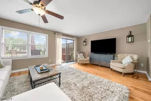 35 Chelsea Cir, Raritan Township, NJ 08822 - Photo 6