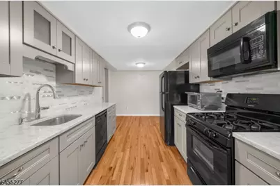 35 Chelsea Cir, Raritan Township, NJ 08822 - Photo 10