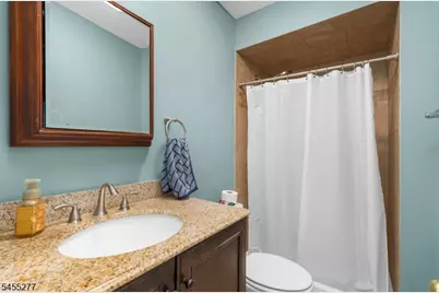 35 Chelsea Cir, Raritan Township, NJ 08822 - Photo 16