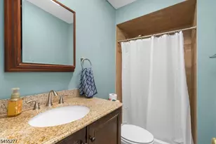 35 Chelsea Cir, Raritan Township, NJ 08822 - Photo 16