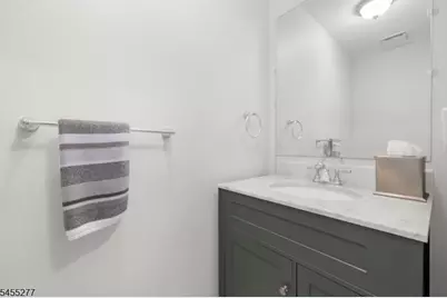 35 Chelsea Cir, Raritan Township, NJ 08822 - Photo 12