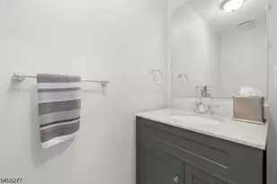 35 Chelsea Cir, Raritan Township, NJ 08822 - Photo 12