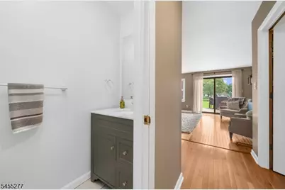 35 Chelsea Cir, Raritan Township, NJ 08822 - Photo 4